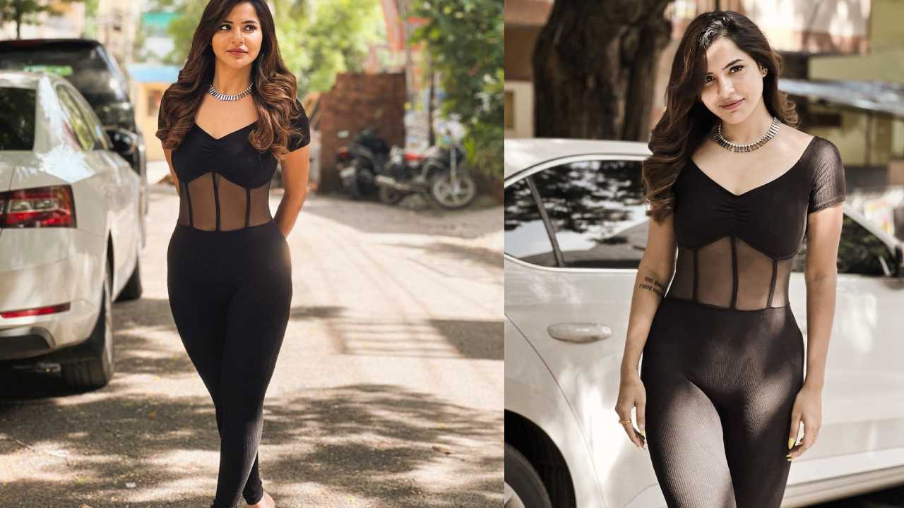 Ashureddy : హైదరాబాద్ వీధుల్లో.. బ్లాక్ డ్రెస్ లో తెల్లని శిల్పంలా మెరిపిస్తున్న అషురెడ్డి