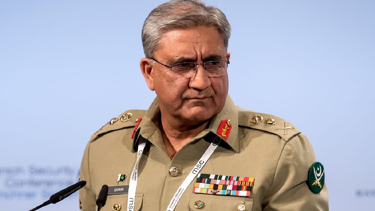 Pakistan Army: చైనాతో మైత్రిపై పాక్కు కనువిప్పు?.. వ్యూహాన్ని మార్చుకుని పాశ్చాత దేశాలవైపు ఆర్మీ చూపు Pakistan Army: చైనాతో మైత్రిపై పాక్కు కనువిప్పు?.. వ్యూహాన్ని మార్చుకుని పాశ్చాత దేశాలవైపు ఆర్మీ చూపు