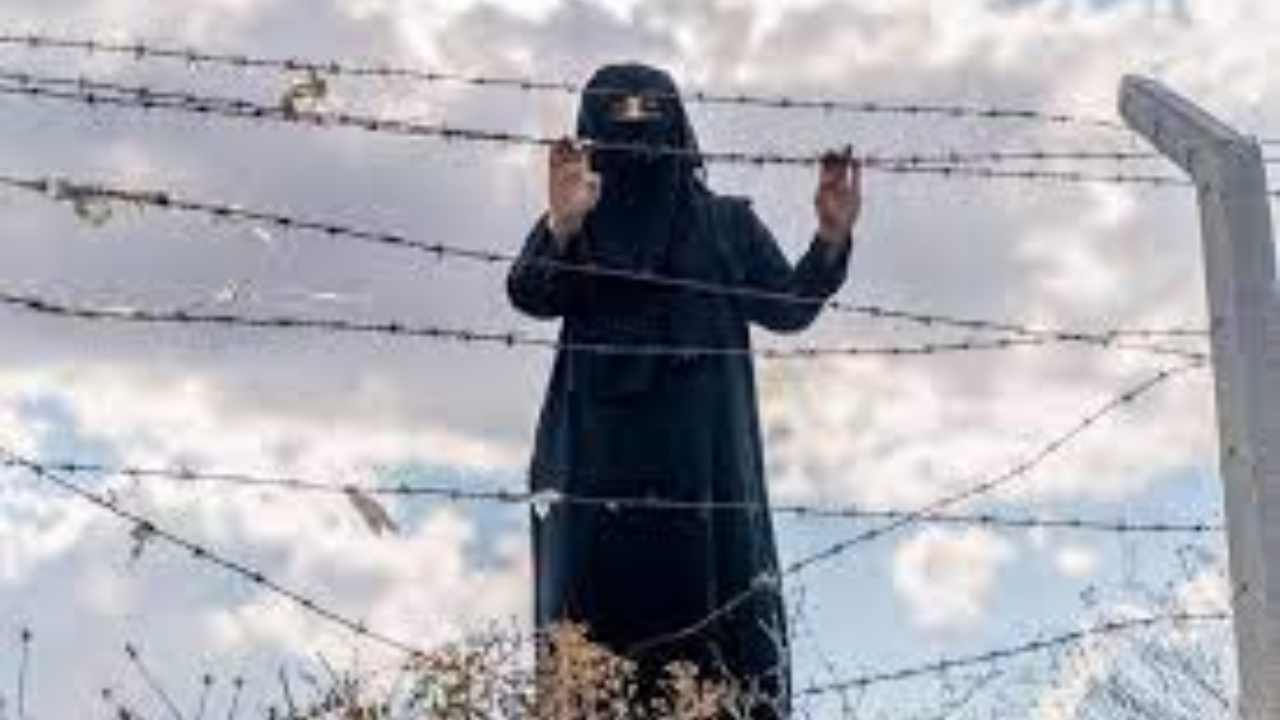 Pak woman arrested at border: హైదరాబాద్ ప్రియుడి కోసం సరిహద్దు దాటబోయిన పాక్ మహిళ అరెస్ట్ Pak woman arrested at border: హైదరాబాద్ ప్రియుడి కోసం సరిహద్దు దాటబోయిన పాక్ మహిళ అరెస్ట్