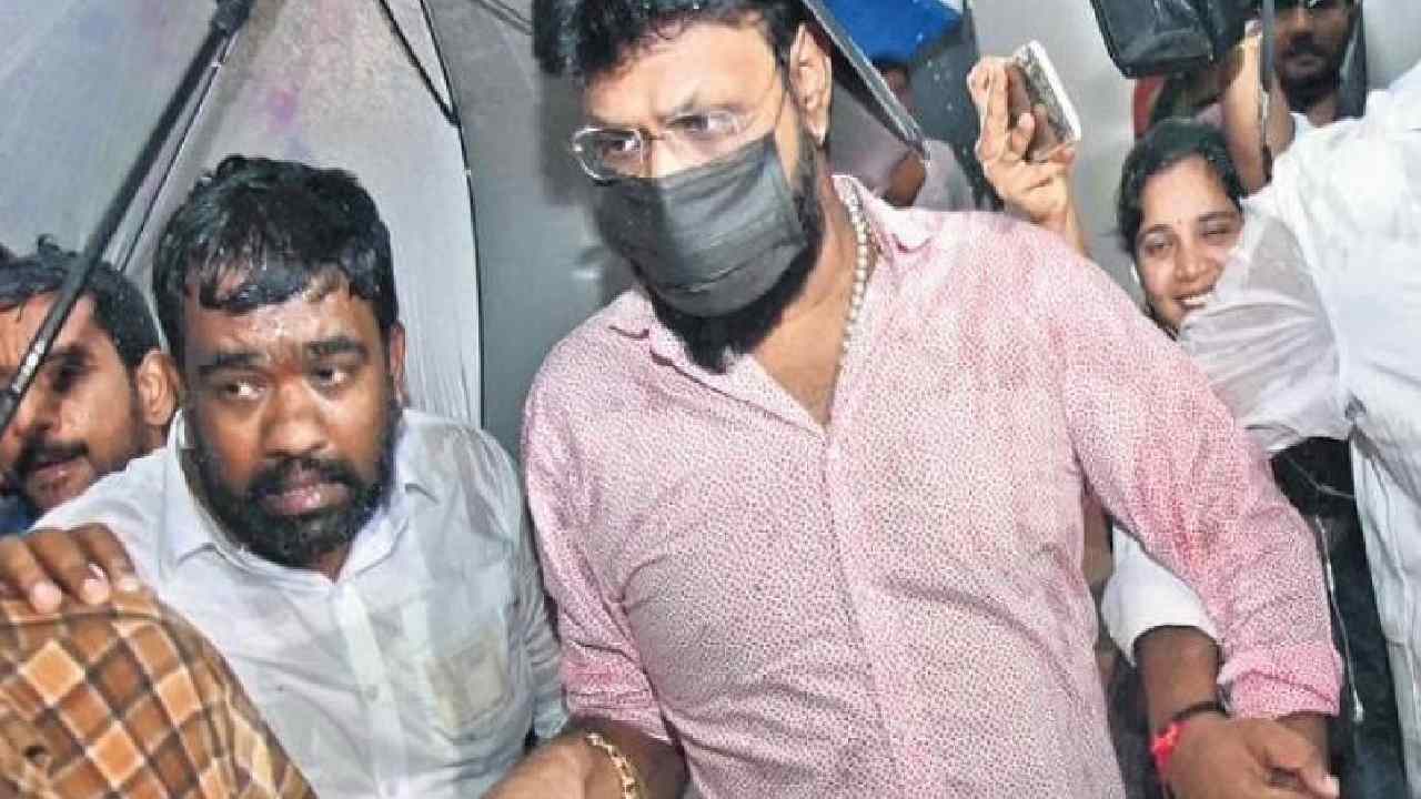 Chikoti Praveen : సోషల్ మీడియా ఎకౌంట్లపై సీసీఎస్ పోలీసులకు చీకోటి ప్రవీణ్ ఫిర్యాదు Chikoti Praveen : సోషల్ మీడియా ఎకౌంట్లపై సీసీఎస్ పోలీసులకు చీకోటి ప్రవీణ్ ఫిర్యాదు