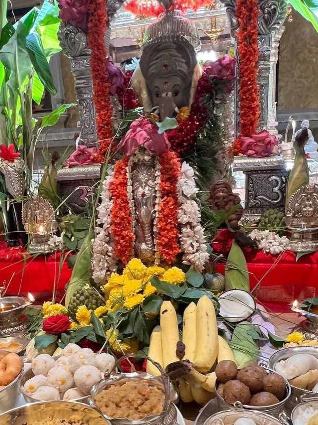 >గణేశుడి పూజలో మన తారలు!