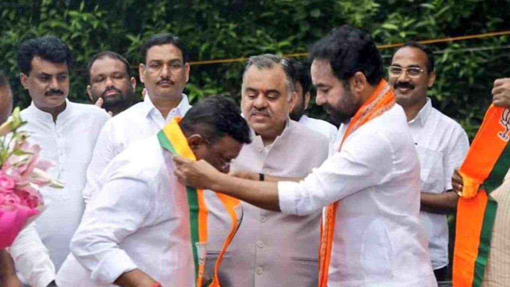 Dasoju Sravan joins BJP