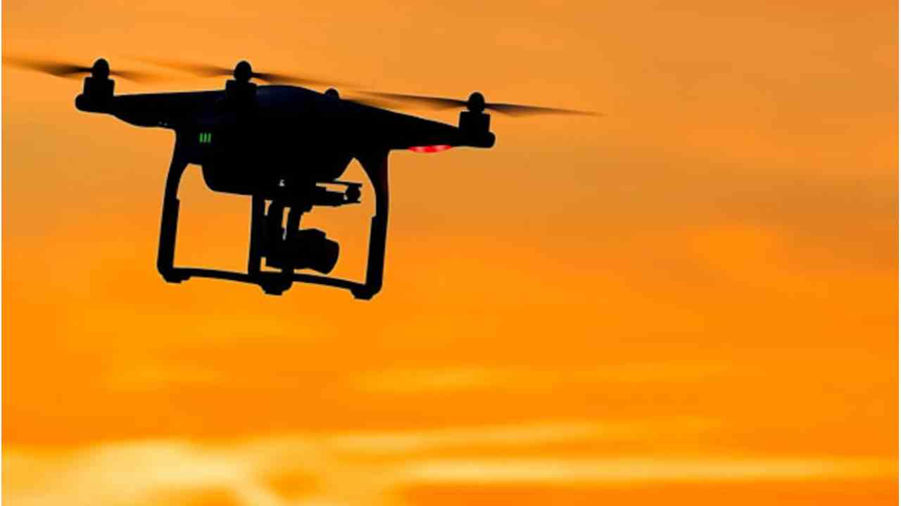 Drones spotted: అంబాలా ఎయిర్ బేస్లో డ్రోన్ల కలకలం.. రెండు రోజులు చక్కర్లుకొట్టిన వైనం Drones spotted: అంబాలా ఎయిర్ బేస్లో డ్రోన్ల కలకలం.. రెండు రోజులు చక్కర్లుకొట్టిన వైనం