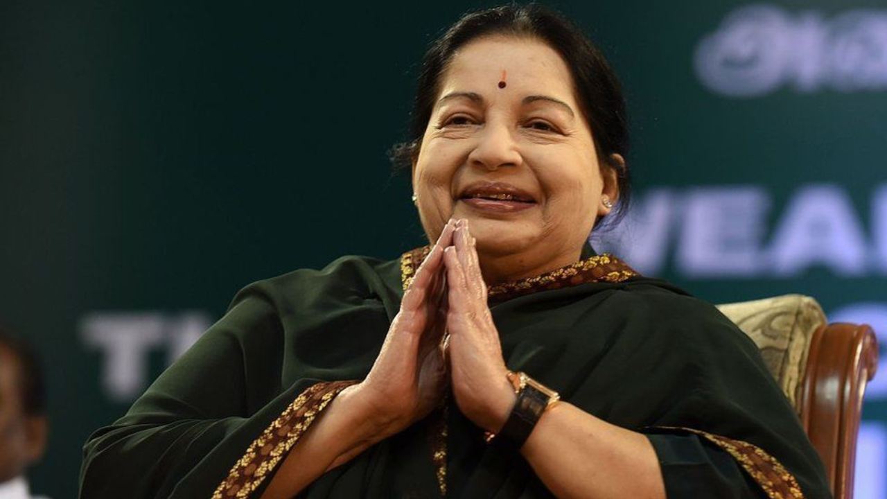 Jayalalitha Death : జయలలిత మృతిపై విచారణ పూర్తి .. సీఎం స్టాలిన్ చేతికి 600ల పేజీలతో ఆర్ముగ స్వామి నివేదిక Jayalalitha Death : జయలలిత మృతిపై విచారణ పూర్తి .. సీఎం స్టాలిన్ చేతికి 600ల పేజీలతో ఆర్ముగ స్వామి నివేదిక