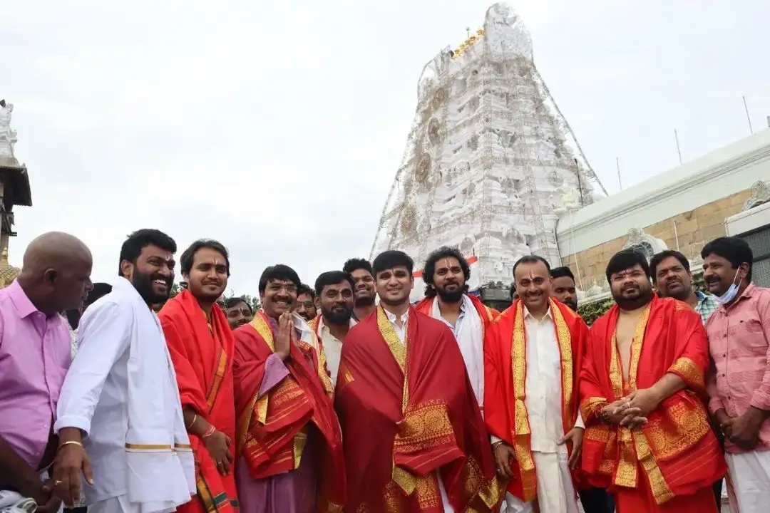 Karthikeya 2 team visits Tirumala Tirupathi 