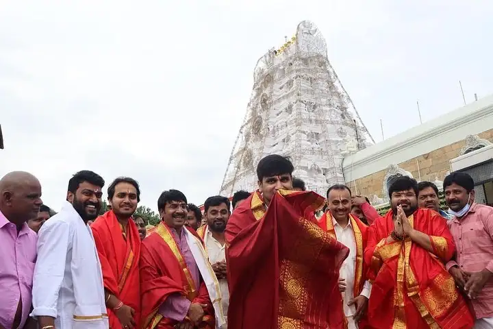 Karthikeya 2 team visits Tirumala Tirupathi 