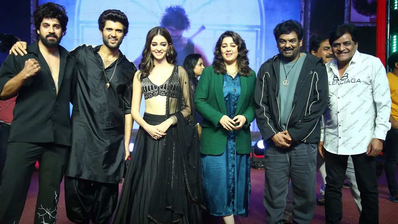 Liger fandom tour : వరంగల్ లో లైగర్ ఫ్యాన్ డం టూర్ సెలబ్రేషన్స్