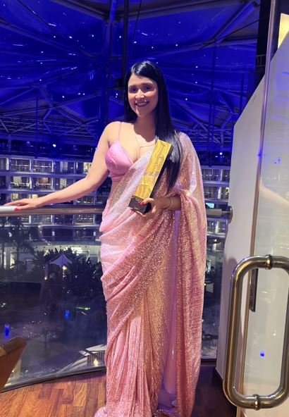 Mannara Chopra in an award function 