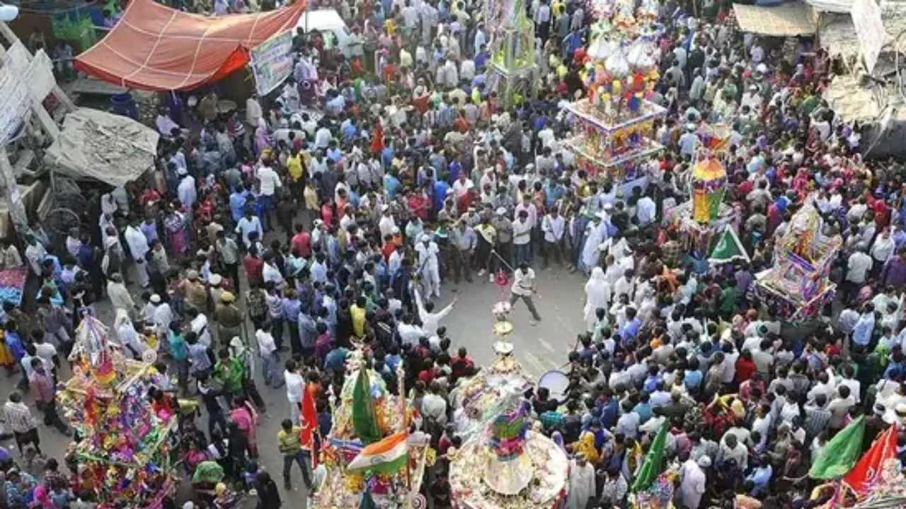 Muharram at Belagavi: ఒక్క ముస్లిమూ లేరు.. అయినా ఏళ్లుగా అక్కడ ఘనంగా మొహర్రం Muharram at Belagavi: ఒక్క ముస్లిమూ లేరు.. అయినా ఏళ్లుగా అక్కడ ఘనంగా మొహర్రం