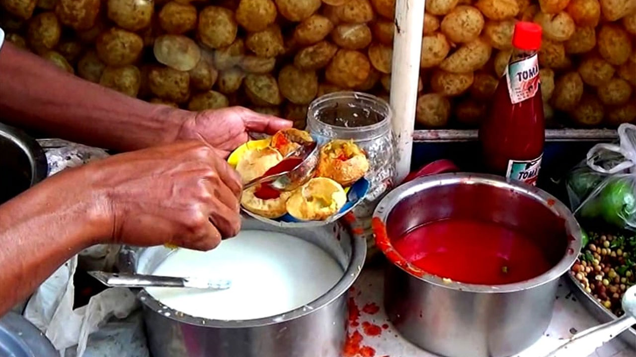 100 fell sick from pani puri: పానీపూరి తిని 100 మందికి అస్వస్థత 100 fell sick from pani puri: పానీపూరి తిని 100 మందికి అస్వస్థత