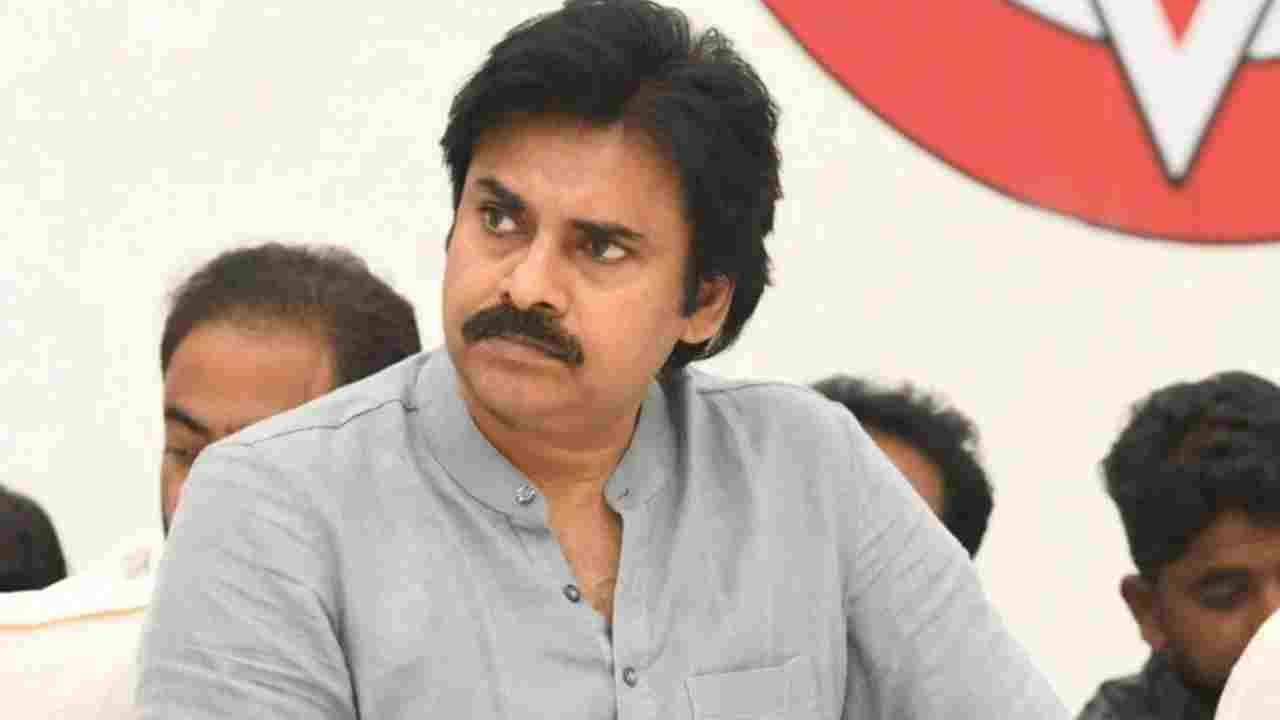 Pawan Kalyan: ఎమ్మెల్యేలు, ఎంపీలకు కూడా పౌరులు యాప్ను సిద్ధం చేస్తారు.. ఏపీ సర్కార్పై విమర్శలు గుప్పించిన పవన్ కల్యాణ్ .. Pawan Kalyan: ఎమ్మెల్యేలు, ఎంపీలకు కూడా పౌరులు యాప్ను సిద్ధం చేస్తారు.. ఏపీ సర్కార్పై విమర్శలు గుప్పించిన పవన్ కల్యాణ్ ..