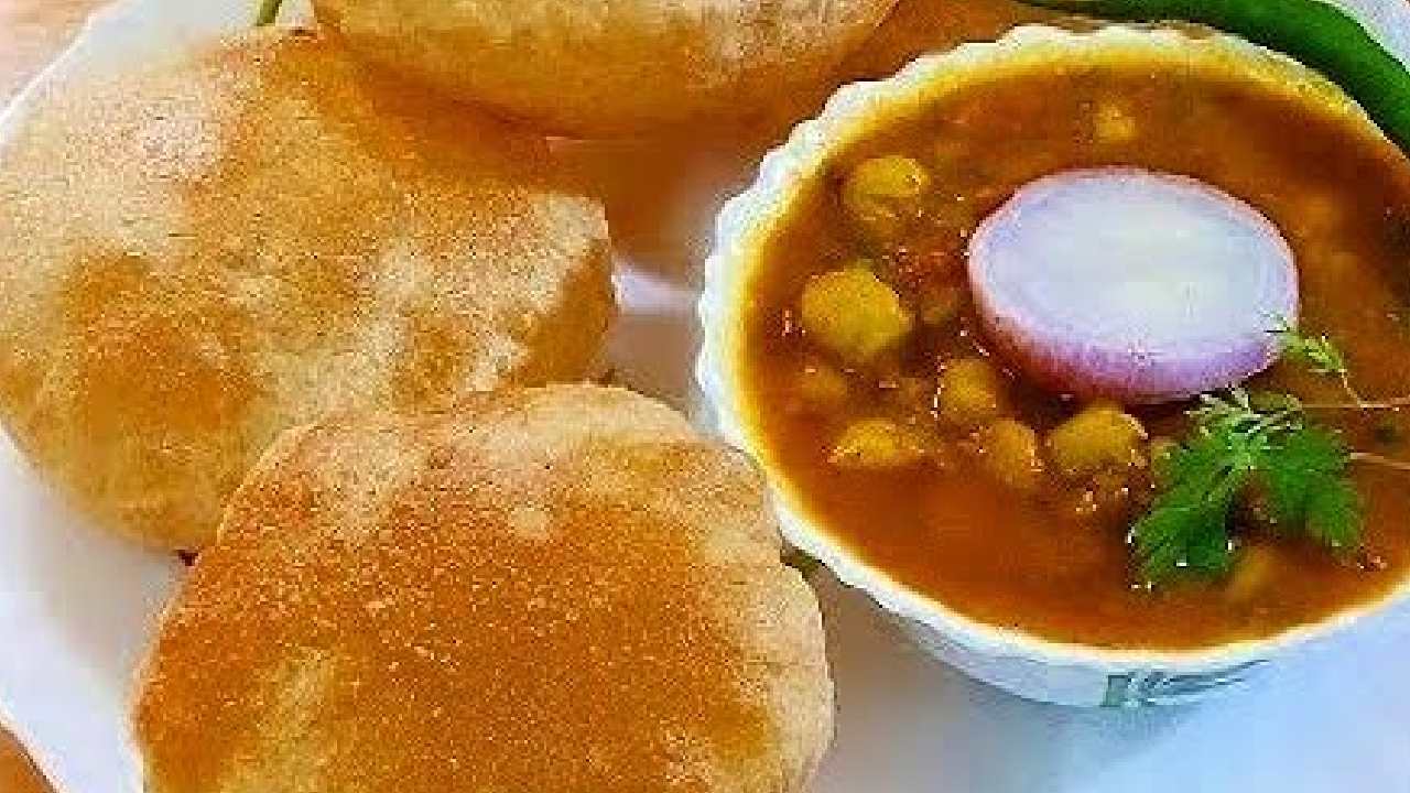 Chennai Restaurant: రెస్టారెంటులో తినడానికి వెళ్ళిన మహిళ.. ఆహారంలో పురుగులు కదులుతూ కనపడ్డ వైనం Chennai Restaurant: రెస్టారెంటులో తినడానికి వెళ్ళిన మహిళ.. ఆహారంలో పురుగులు కదులుతూ కనపడ్డ వైనం
