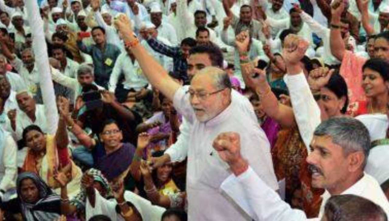 Jantar Mantar: ధర్నాకు దిగిన మోదీ సోదరుడు Jantar Mantar: ధర్నాకు దిగిన మోదీ సోదరుడు