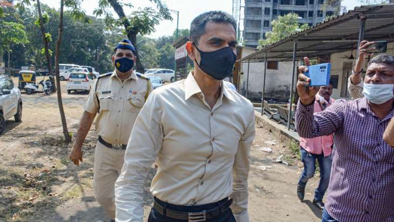 Certificate case: పుట్టుకతో ముస్లిం కాదంటూ సమీర్ వాంఖడేకు క్లీన్ చిట్ Certificate case: పుట్టుకతో ముస్లిం కాదంటూ సమీర్ వాంఖడేకు క్లీన్ చిట్