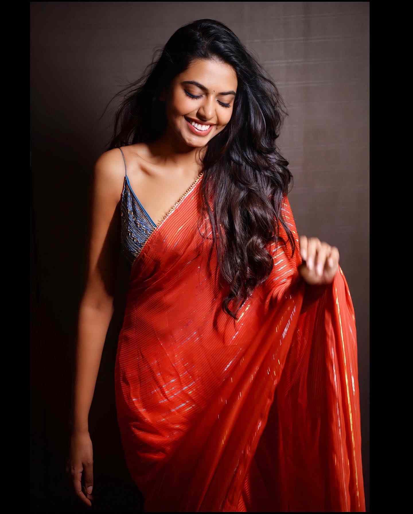 Shivani Rajashekar mesmerizing in Red Saree