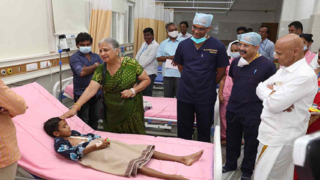 Sudha Narayana Murthy : పద్మావతి చిన్న పిల్లల ఆస్పత్రిని పరిశీలించిన శ్రీమతి సుధ నారాయణ మూర్తి Sudha Narayana Murthy : పద్మావతి చిన్న పిల్లల ఆస్పత్రిని పరిశీలించిన శ్రీమతి సుధ నారాయణ మూర్తి