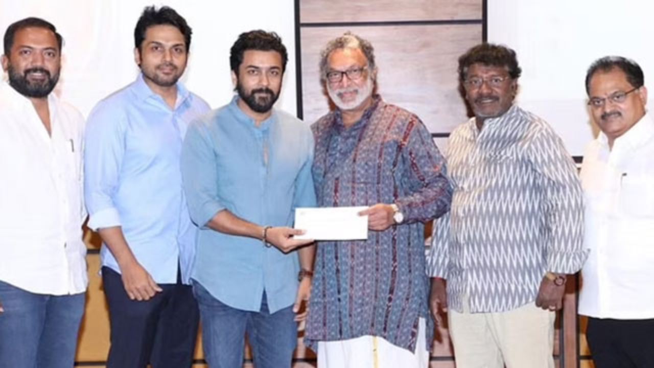 Hero Suriya : నడిఘర్ సంఘ భవన నిర్మాణానికి 25 లక్షలు విరాళం ఇచ్చిన సూర్య, కార్తీ.. Hero Suriya : నడిఘర్ సంఘ భవన నిర్మాణానికి 25 లక్షలు విరాళం ఇచ్చిన సూర్య, కార్తీ..