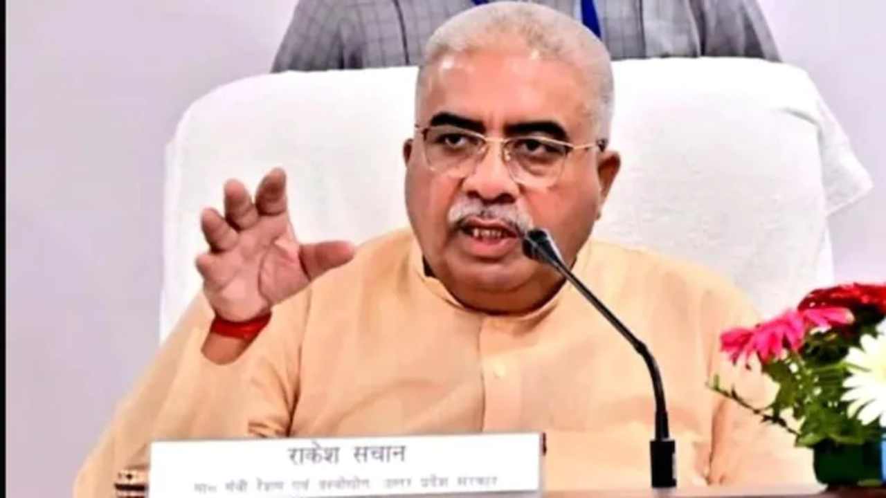 UP: యూపీ మంత్రికి షాక్.. అక్రమ ఆయుధాల కేసులో దోషిగా తేల్చిన కోర్టు UP: యూపీ మంత్రికి షాక్.. అక్రమ ఆయుధాల కేసులో దోషిగా తేల్చిన కోర్టు
