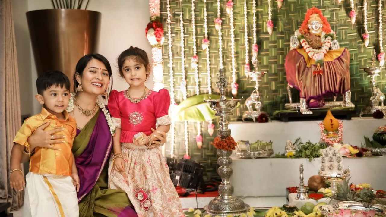 Yash wife and children’s : యశ్ భార్య రాధికా పండిట్ వరలక్ష్మి వ్రతం.. యశ్ పిల్లలు ఎంత క్యూట్ ఉన్నారో..