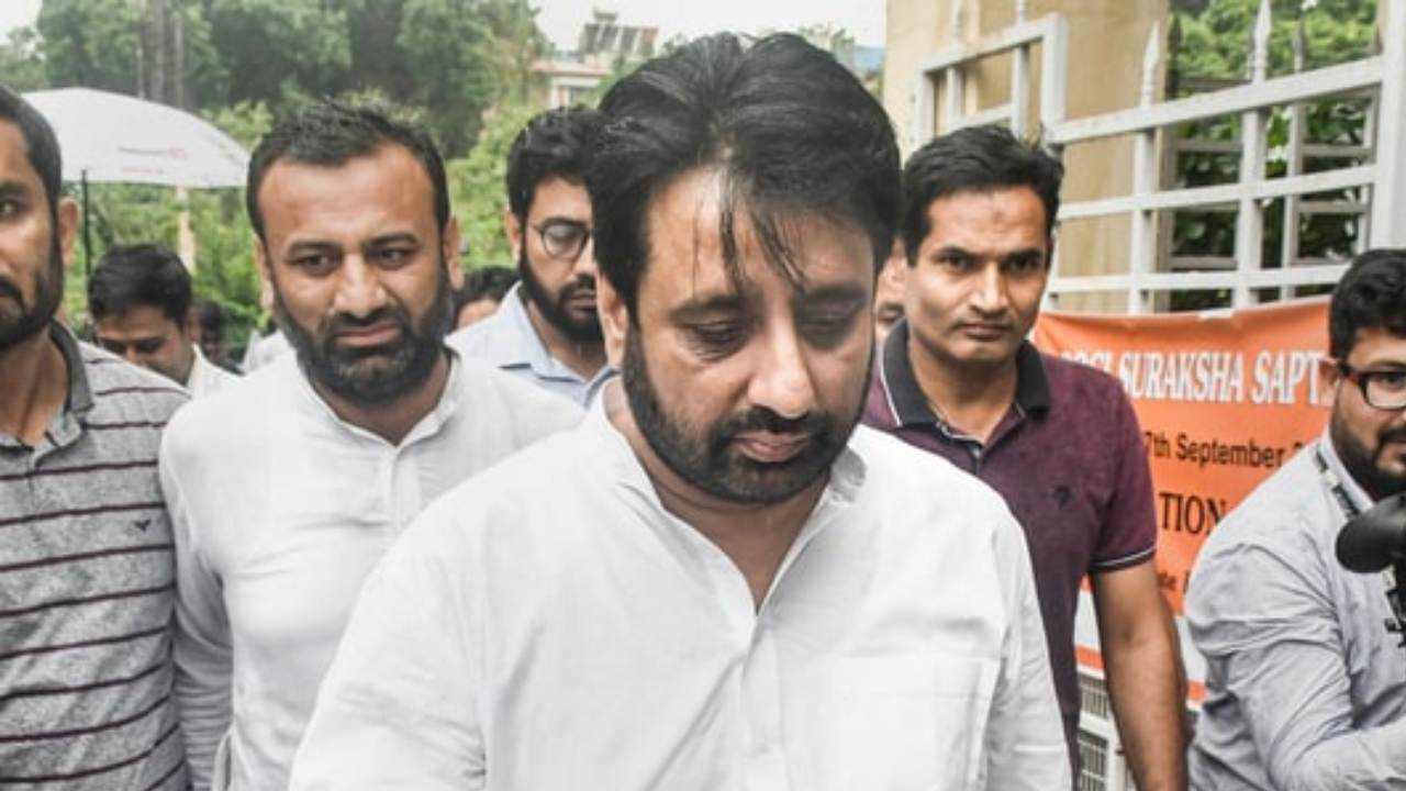 AAP MLA arrested : వక్ఫ్ బోర్డు నియామకాల్లో అక్రమాలు .. ఆప్ ఎమ్మెల్యే అరెస్ట్ AAP MLA arrested : వక్ఫ్ బోర్డు నియామకాల్లో అక్రమాలు .. ఆప్ ఎమ్మెల్యే అరెస్ట్