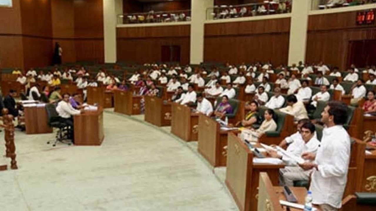 AP Assembly Session: రేపటి నుంచే ఏపీ అసెంబ్లీ సమావేశాలు.. రాజధాని అంశంపైనే ప్రధాన చర్చ AP Assembly Session: రేపటి నుంచే ఏపీ అసెంబ్లీ సమావేశాలు.. రాజధాని అంశంపైనే ప్రధాన చర్చ