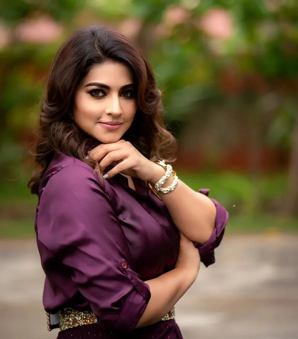 Actress Sneha Looks Gorgeous In Latest Pics