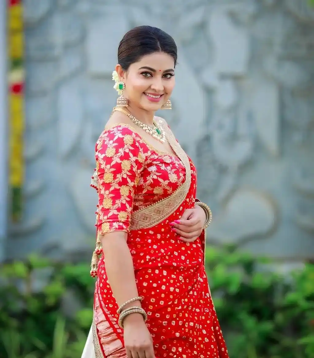 Actress Sneha Looks Gorgeous In Latest Pics
