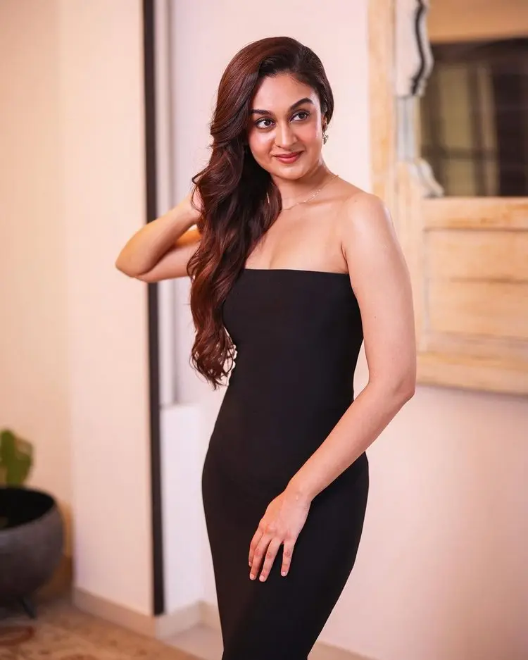 Aishwarya Arjun Looks Stunning In Black Dress