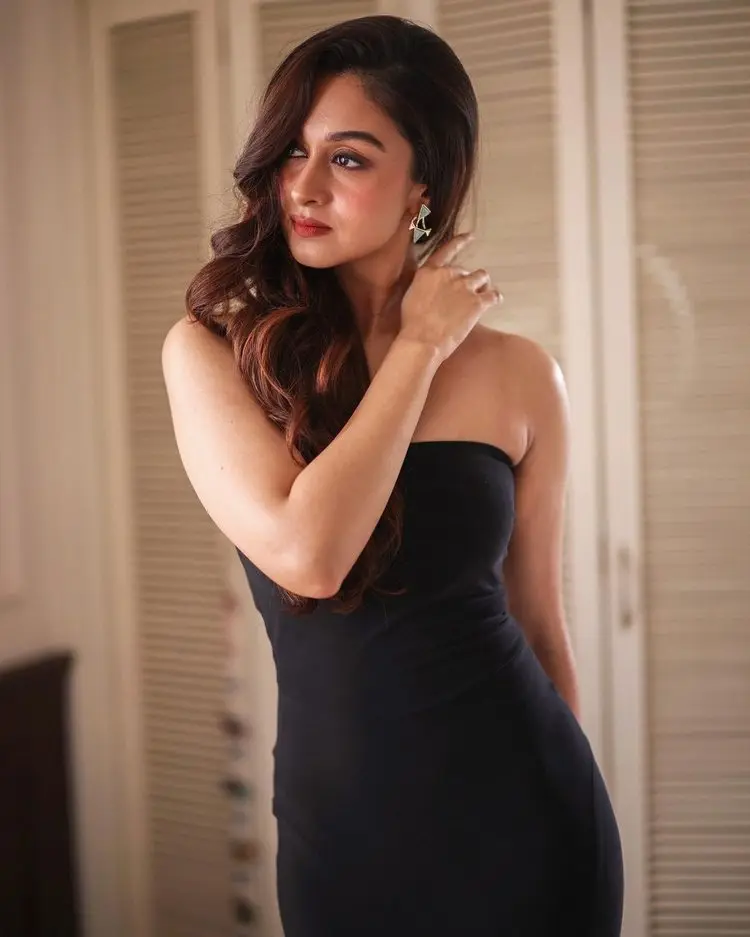 Aishwarya Arjun Looks Stunning In Black Dress