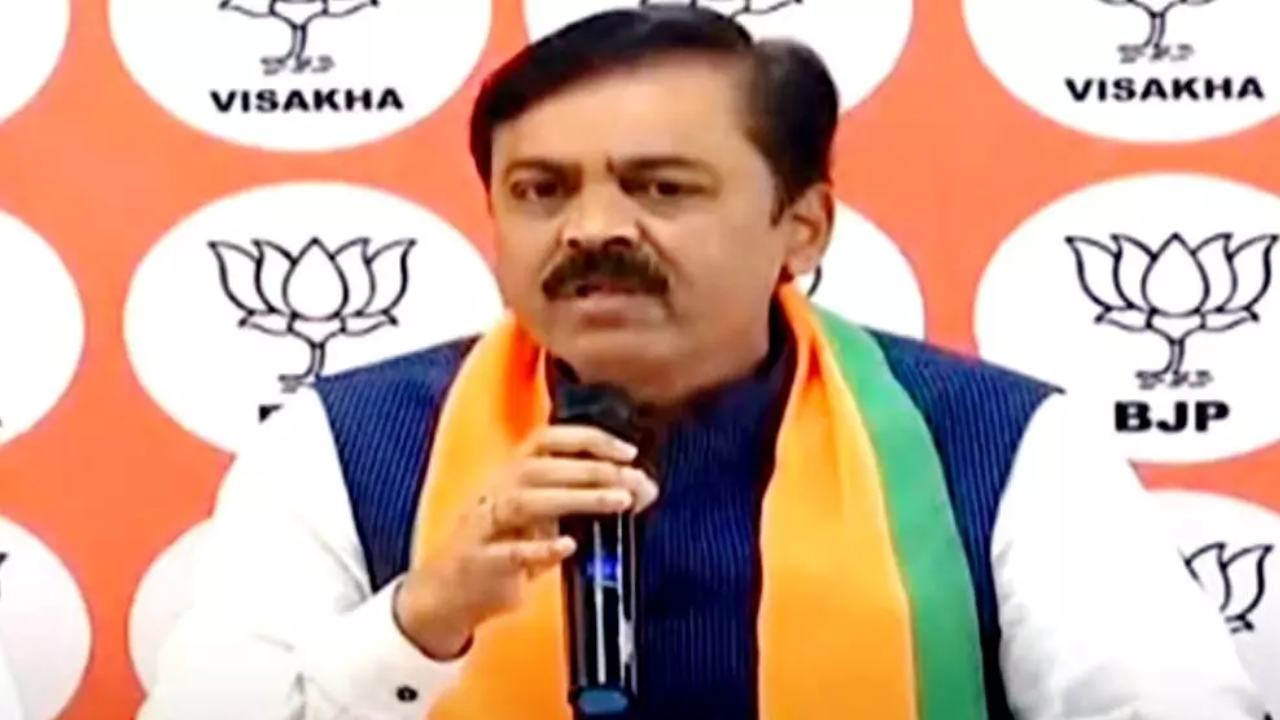 Andhra Pradesh Three Capitals : మూడు రాజధానులు ఎట్టి పరిస్థితుల్లోనూ సాధ్యంకాదు .. YCP టైమ్ పాస్ చేస్తోంది : జీవీఎల్ Andhra Pradesh Three Capitals : మూడు రాజధానులు ఎట్టి పరిస్థితుల్లోనూ సాధ్యంకాదు .. YCP టైమ్ పాస్ చేస్తోంది : జీవీఎల్