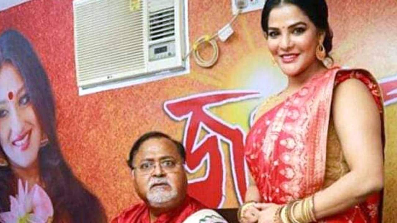 Arpita Mukherjee: కోర్టు విచారణలో బోరున విలపించిన పార్థా ఛటర్జీ, అర్పితా ముఖర్జీ Arpita Mukherjee: కోర్టు విచారణలో బోరున విలపించిన పార్థా ఛటర్జీ, అర్పితా ముఖర్జీ