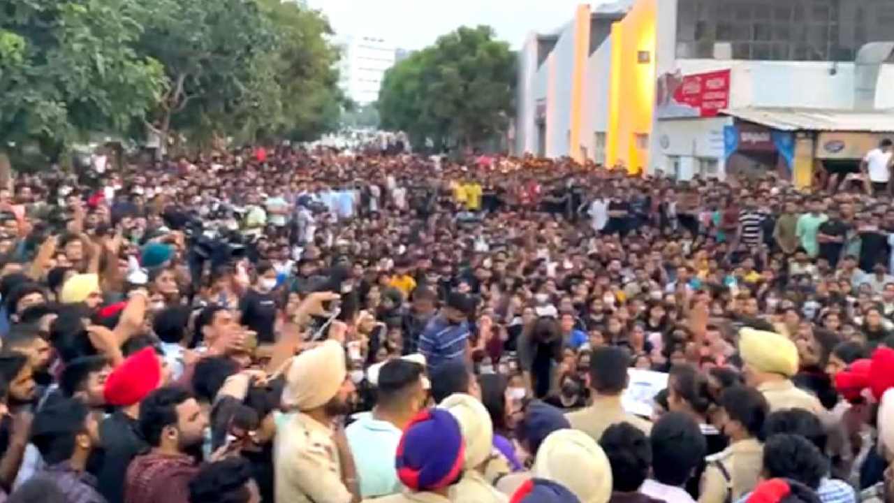 Chandigarh University: చండీఘడ్ యూనివర్సిటీ వీడియో లీక్ వివాదం… మరో నిందితుడి అరెస్టు Chandigarh University: చండీఘడ్ యూనివర్సిటీ వీడియో లీక్ వివాదం… మరో నిందితుడి అరెస్టు