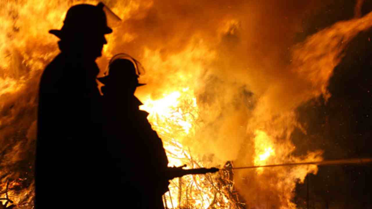 China Restaurant Fire: చైనాలోని ఓ రెస్టారెంట్లో భారీ అగ్నిప్రమాదం.. 17మంది మృతి China Restaurant Fire: చైనాలోని ఓ రెస్టారెంట్లో భారీ అగ్నిప్రమాదం.. 17మంది మృతి