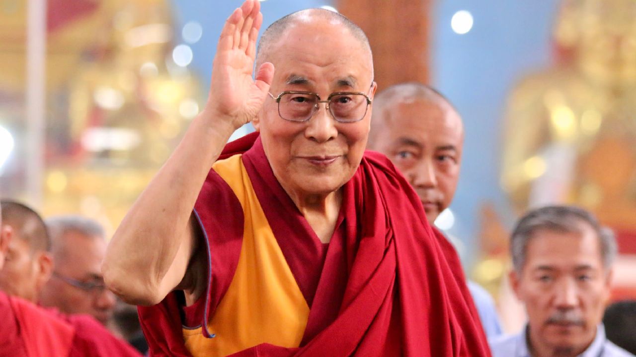 Dalai Lama: మరో 15-20 ఏళ్లు బతుకుతానని.. భారత్లో చనిపోవడానికే ఇష్టపడతానని అప్పుడే చెప్పాను: దలైలామా Dalai Lama: మరో 15-20 ఏళ్లు బతుకుతానని.. భారత్లో చనిపోవడానికే ఇష్టపడతానని అప్పుడే చెప్పాను: దలైలామా