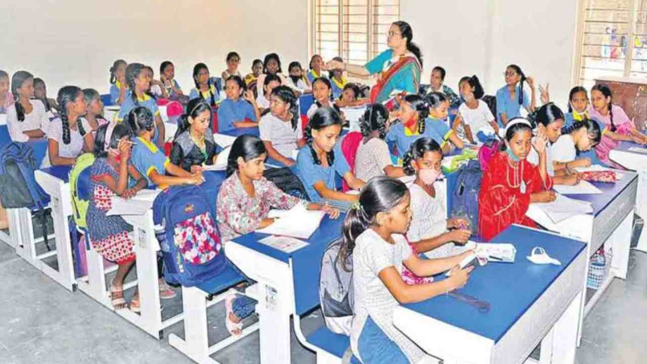 Dasara Holidays: రేపటి నుంచి దసరా సెలవులు.. పాఠశాలలు పున: ప్రారంభం ఎప్పుడంటే? Dasara Holidays: రేపటి నుంచి దసరా సెలవులు.. పాఠశాలలు పున: ప్రారంభం ఎప్పుడంటే?
