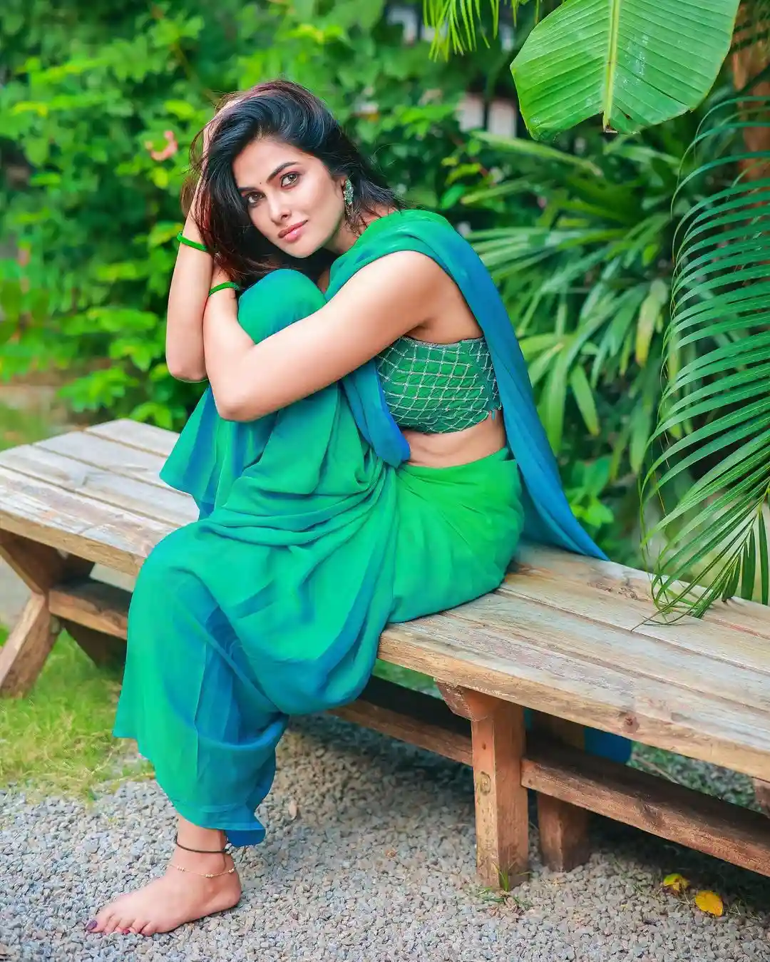 Divi Vadthya cute looks in Green Saree