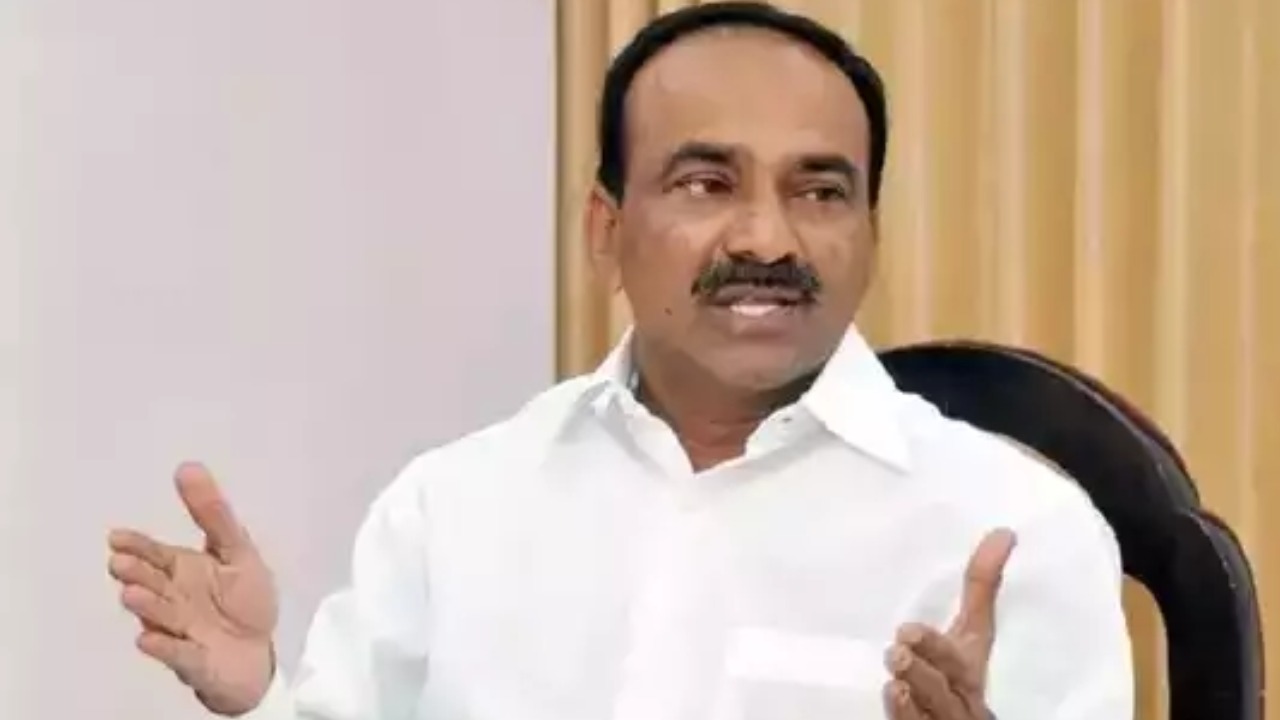 Etela Rajender : వారికి గన్ లైసెన్సులు ఇచ్చారు .. నాకు, నా కుటుంబానికి ఏమన్నా జరిగితే కేసీఆర్దే బాధ్యత Etela Rajender : వారికి గన్ లైసెన్సులు ఇచ్చారు .. నాకు, నా కుటుంబానికి ఏమన్నా జరిగితే కేసీఆర్దే బాధ్యత