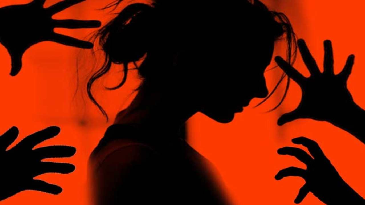 Girl Gang-Raped: దళిత యువతిపై సామూహిక అత్యాచారం.. డీజిల్ పోసి దహనం.. ఆస్పత్రిలో చికిత్స పొందుతూ మృతి Girl Gang-Raped: దళిత యువతిపై సామూహిక అత్యాచారం.. డీజిల్ పోసి దహనం.. ఆస్పత్రిలో చికిత్స పొందుతూ మృతి