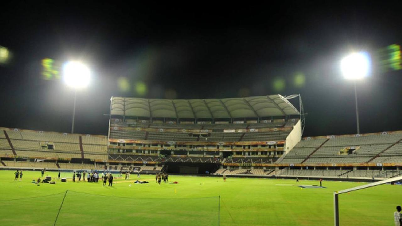 Ind vs Aus: ఆఫ్లైన్ టిక్కెట్ల కోసం ఎవరూ రావొద్దు.. హెచ్సీఏ ప్రకటన.. ఆన్లైన్లో బుక్ చేసుకున్న వారికి మాత్రమే జారీ Ind vs Aus: ఆఫ్లైన్ టిక్కెట్ల కోసం ఎవరూ రావొద్దు.. హెచ్సీఏ ప్రకటన.. ఆన్లైన్లో బుక్ చేసుకున్న వారికి మాత్రమే జారీ