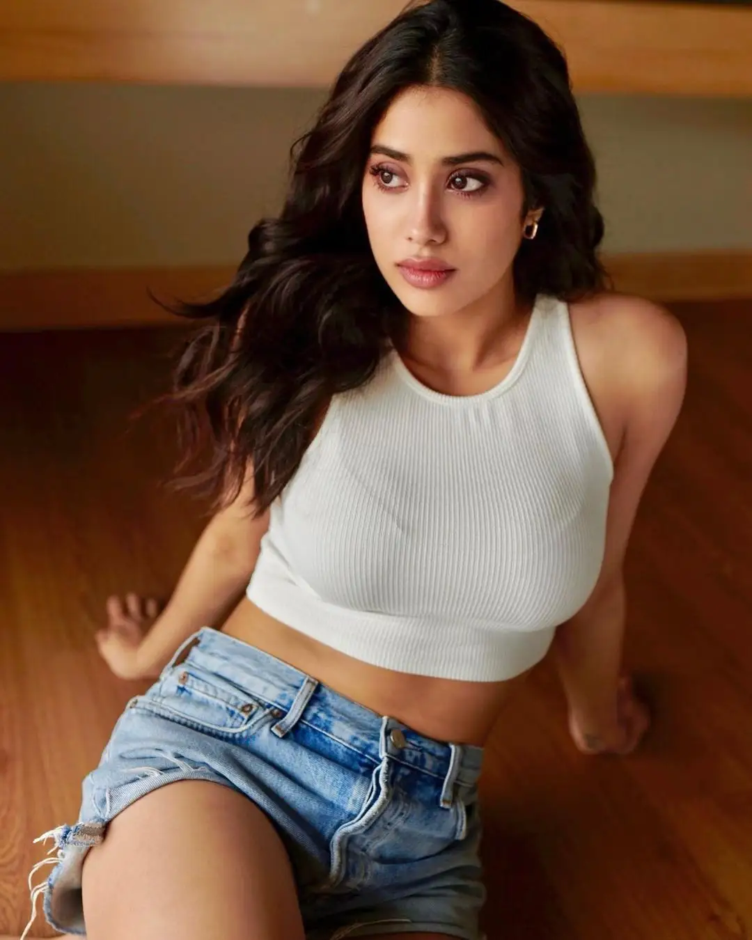 Janhvi Kapoor in short and Fit Dress