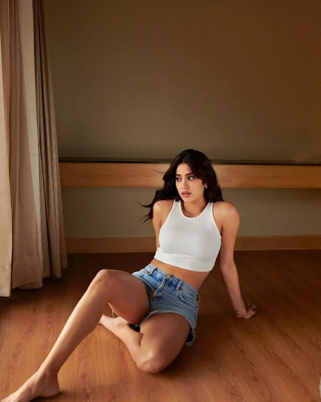 Janhvi Kapoor in short and Fit Dress