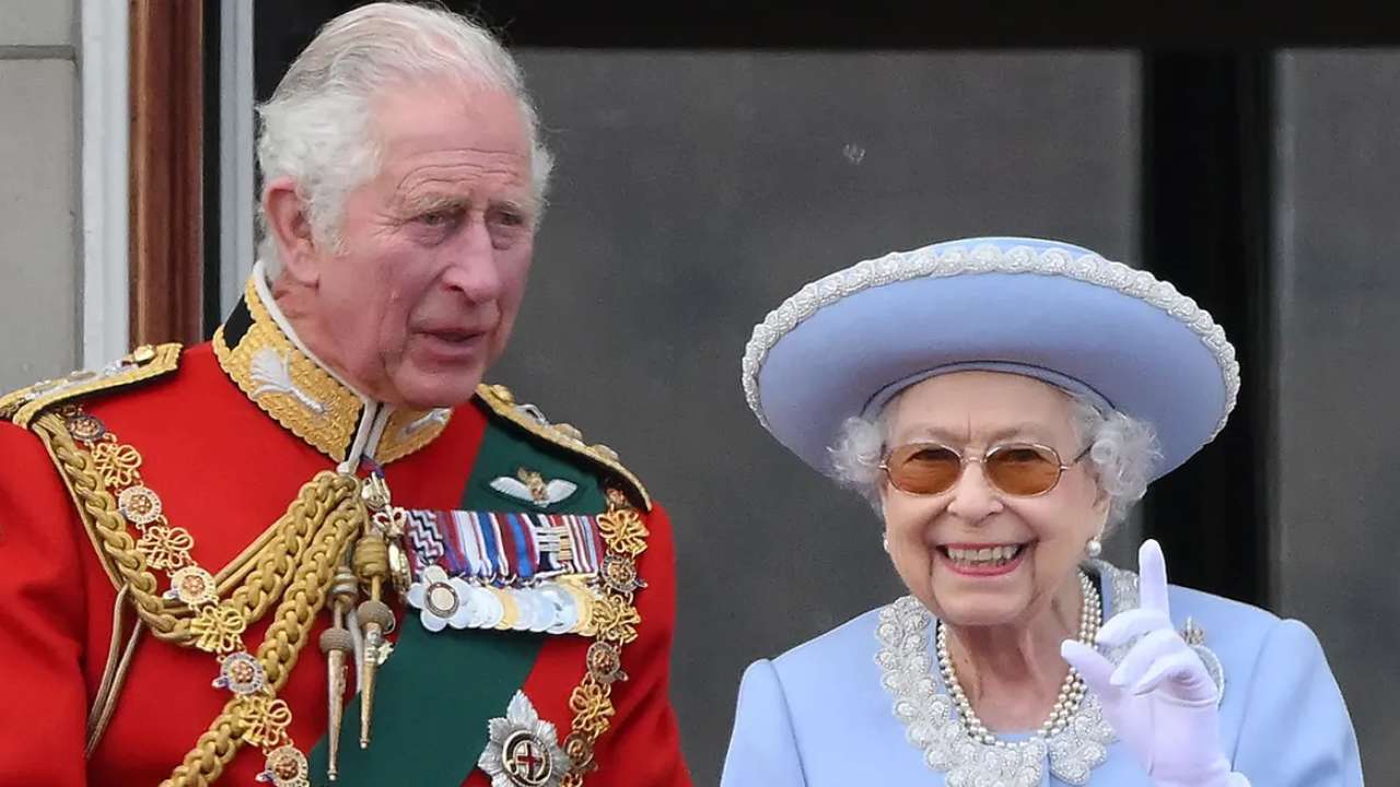 King Charles III: చార్లెస్-3కి ఉన్న అసాధారణ హక్కులేంటో తెలుసా.. పాస్పోర్టు కూడా ఉండదట! King Charles III: చార్లెస్-3కి ఉన్న అసాధారణ హక్కులేంటో తెలుసా.. పాస్పోర్టు కూడా ఉండదట!