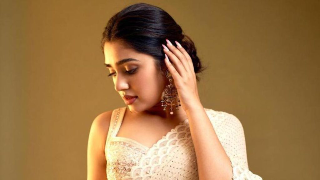 Krithi Shetty Bold Decision Warned By Star Hero