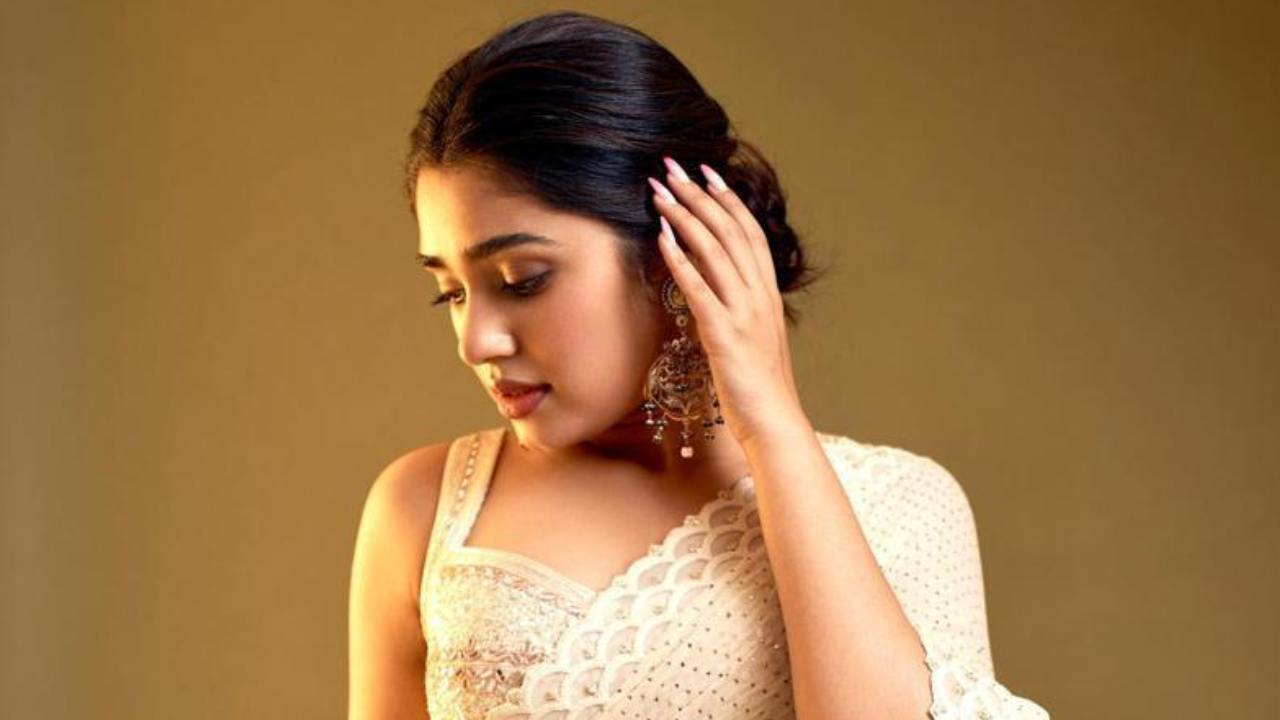 Krithi Shetty: స్టార్ హీరో కోసం కృతి శెట్టి బోల్డ్ డెసిషన్.. వార్నింగ్ ఇచ్చిన మరో హీరో..? Krithi Shetty: స్టార్ హీరో కోసం కృతి శెట్టి బోల్డ్ డెసిషన్.. వార్నింగ్ ఇచ్చిన మరో హీరో..?