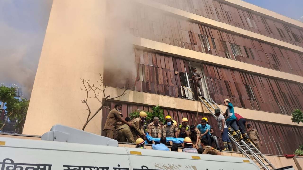 Lucknow hotel fire: లక్నోలోని హోటల్లో అగ్నిప్రమాదం.. ఇద్దరు మృతి.. కొనసాగుతున్న సహాయక చర్యలు Lucknow hotel fire: లక్నోలోని హోటల్లో అగ్నిప్రమాదం.. ఇద్దరు మృతి.. కొనసాగుతున్న సహాయక చర్యలు