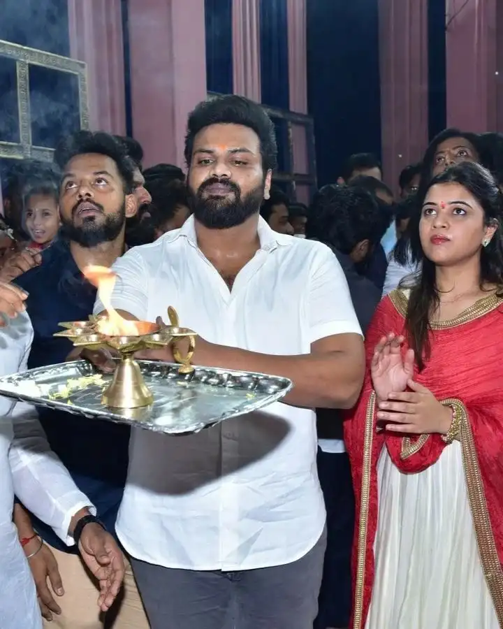Manchu Manoj at Ganesh Mandapam with Bhuma Mounika