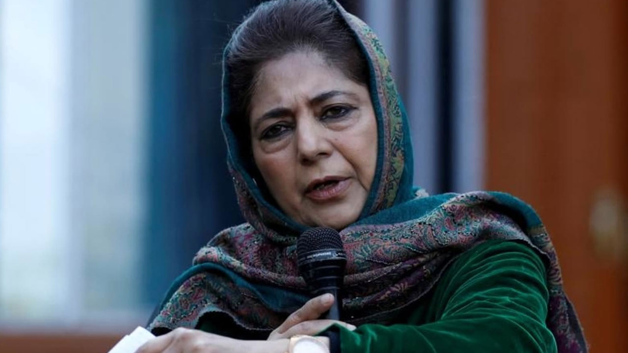 Mehbooba Mufti: కశ్మిరీలకు ఎలాంటి హక్కు లేదు, వారి గోడు చెప్పుకున్నా వినే దిక్కు లేదు Mehbooba Mufti: కశ్మిరీలకు ఎలాంటి హక్కు లేదు, వారి గోడు చెప్పుకున్నా వినే దిక్కు లేదు