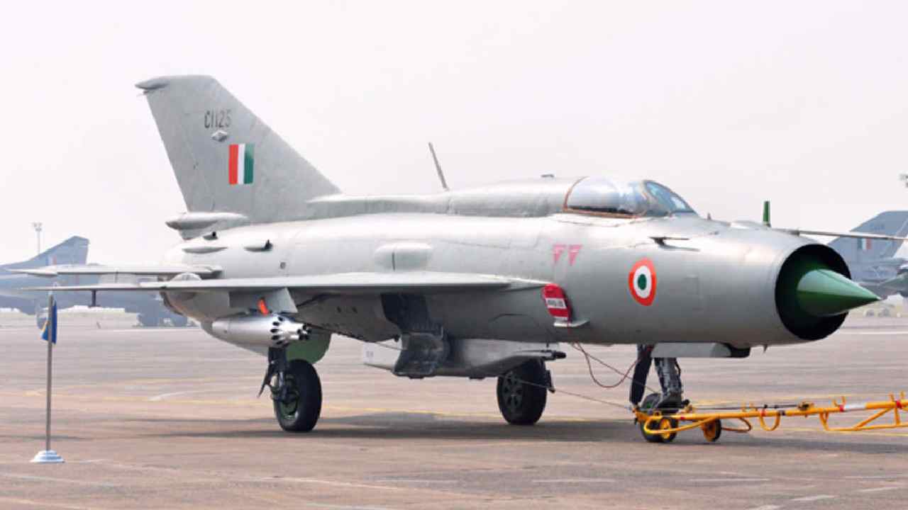 MiG-21 Squadron: మిగ్-21 విమానాలకు వీడ్కోలు చెప్పనున్న ఇండియన్ ఎయిర్ ఫోర్స్.. ఈ నెల 30తో ఒక స్క్వాడ్రన్ ముగింపు MiG-21 Squadron: మిగ్-21 విమానాలకు వీడ్కోలు చెప్పనున్న ఇండియన్ ఎయిర్ ఫోర్స్.. ఈ నెల 30తో ఒక స్క్వాడ్రన్ ముగింపు