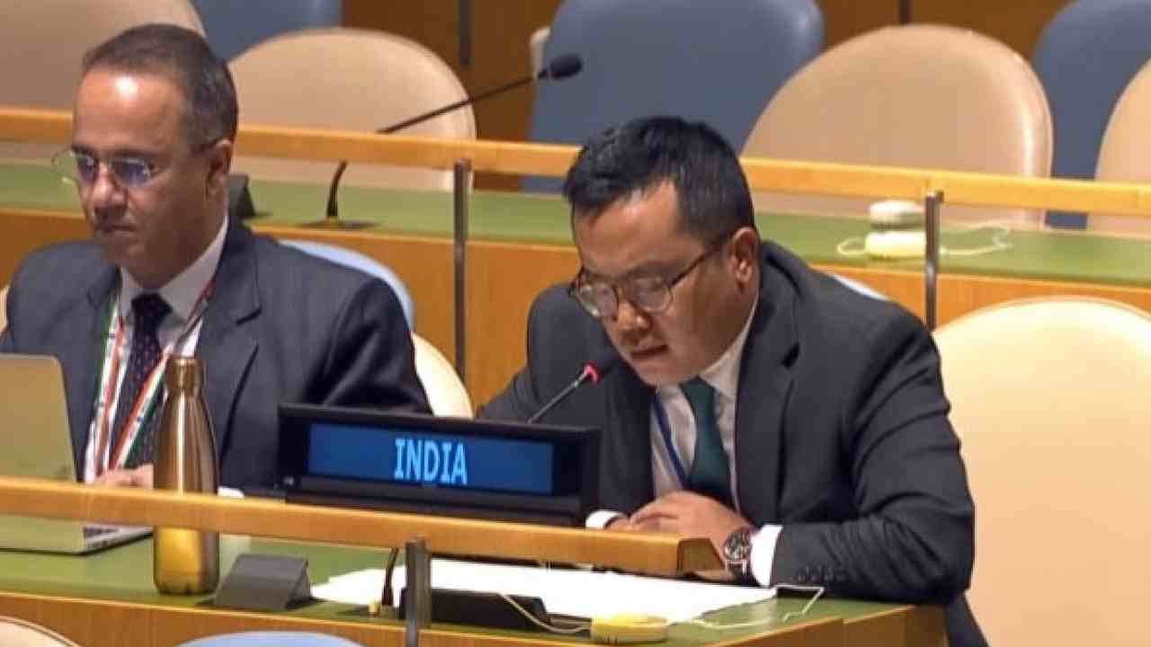 India Storng Counter To Pakistan: పాక్ ప్రధాని వ్యాఖ్యలకు గట్టి కౌంటర్ ఇచ్చిన భారత్.. కాశ్మీర్ సమస్యపై షెహబాజ్ వ్యాఖ్యలన్నీ అబద్దాలే .. India Storng Counter To Pakistan: పాక్ ప్రధాని వ్యాఖ్యలకు గట్టి కౌంటర్ ఇచ్చిన భారత్.. కాశ్మీర్ సమస్యపై షెహబాజ్ వ్యాఖ్యలన్నీ అబద్దాలే ..