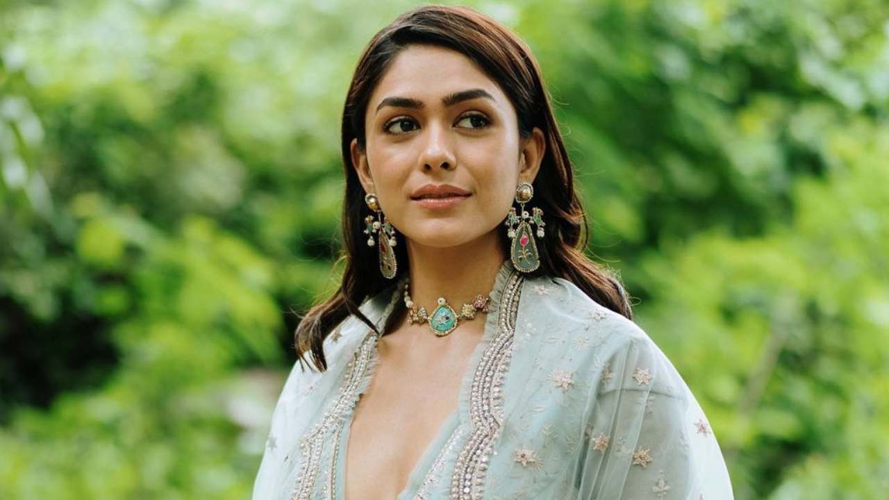 Mrunal Thakur: మృణాల్కు ఎప్పుడూ సంతోషాన్ని ఇస్తోన్న సీతారామం!’ Mrunal Thakur: మృణాల్కు ఎప్పుడూ సంతోషాన్ని ఇస్తోన్న సీతారామం!’